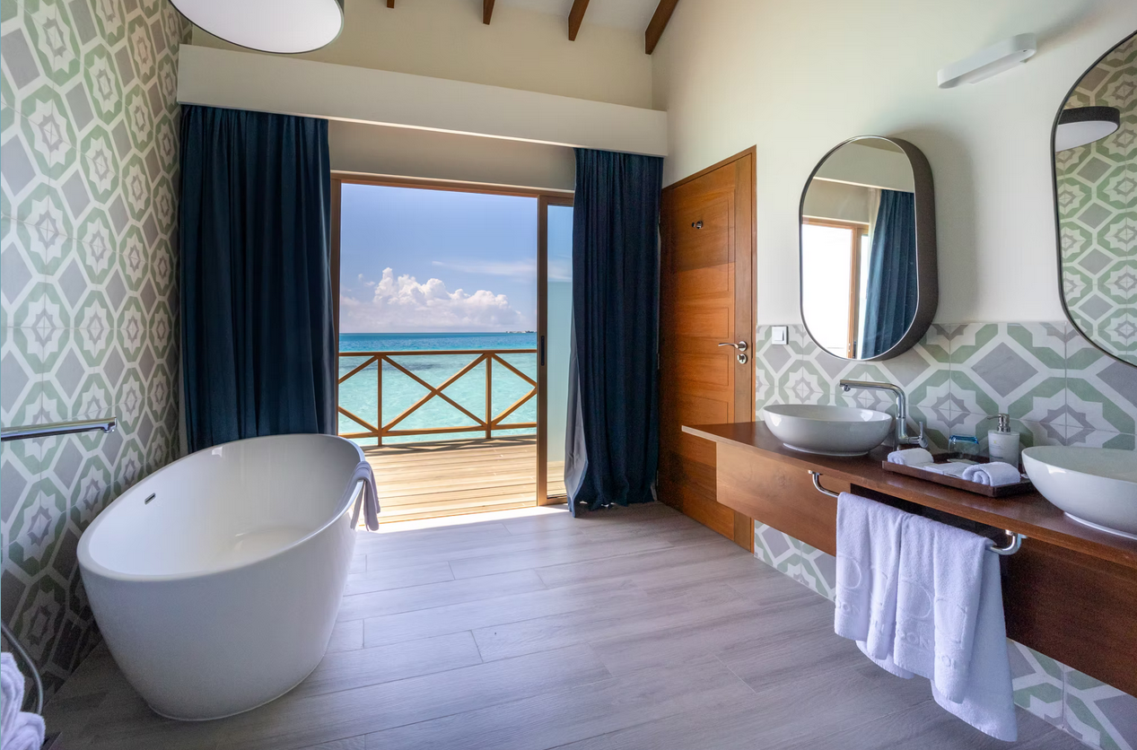 Lagoon Suite with Pool · Over-water · plunge